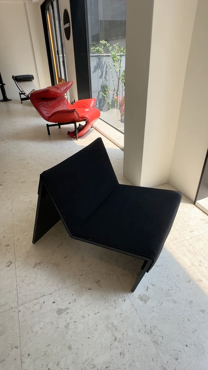 M LOUNGE CHAIR