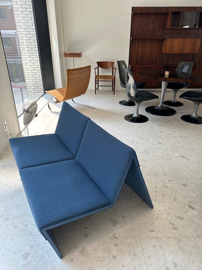 M LOUNGE CHAIR