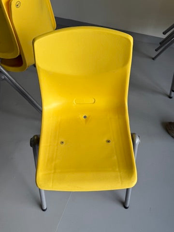 yellow 수직적립 outdoor chair