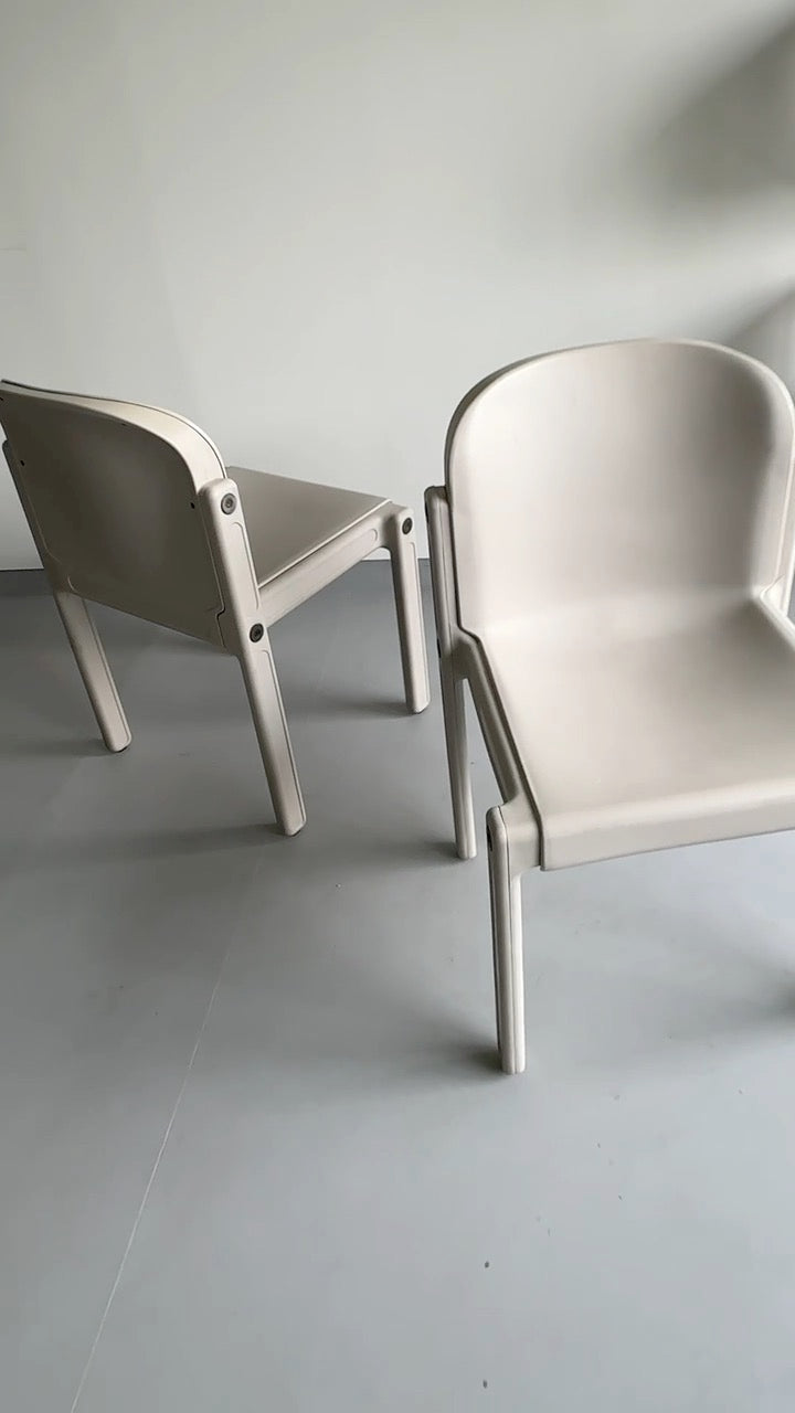 Kembo stackable chairs