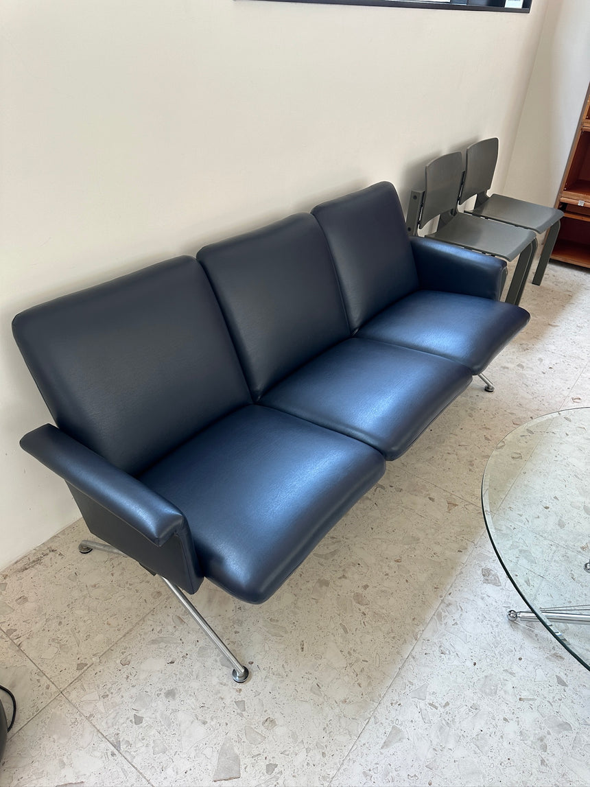 Gispen lounge chair & 3 seated sofa 1715