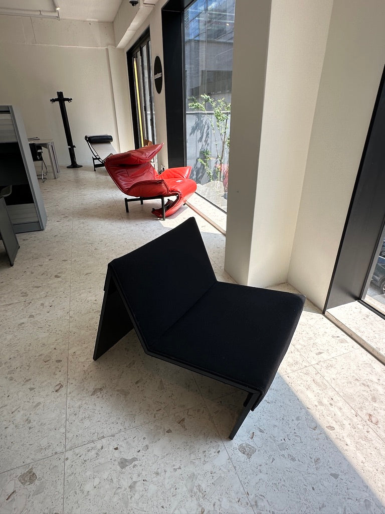M LOUNGE CHAIR