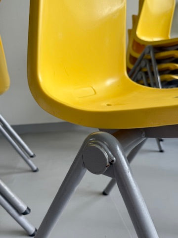 yellow 수직적립 outdoor chair