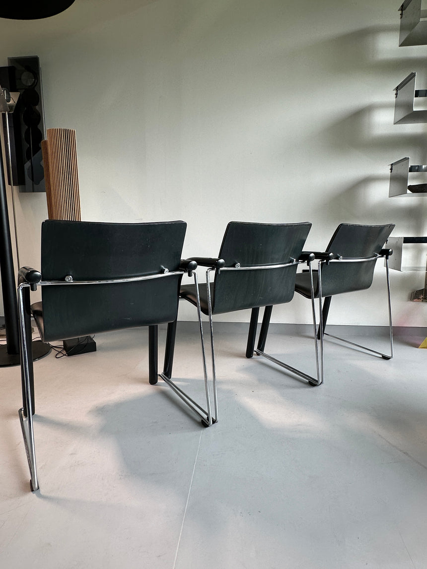 Thonet S320 black leather