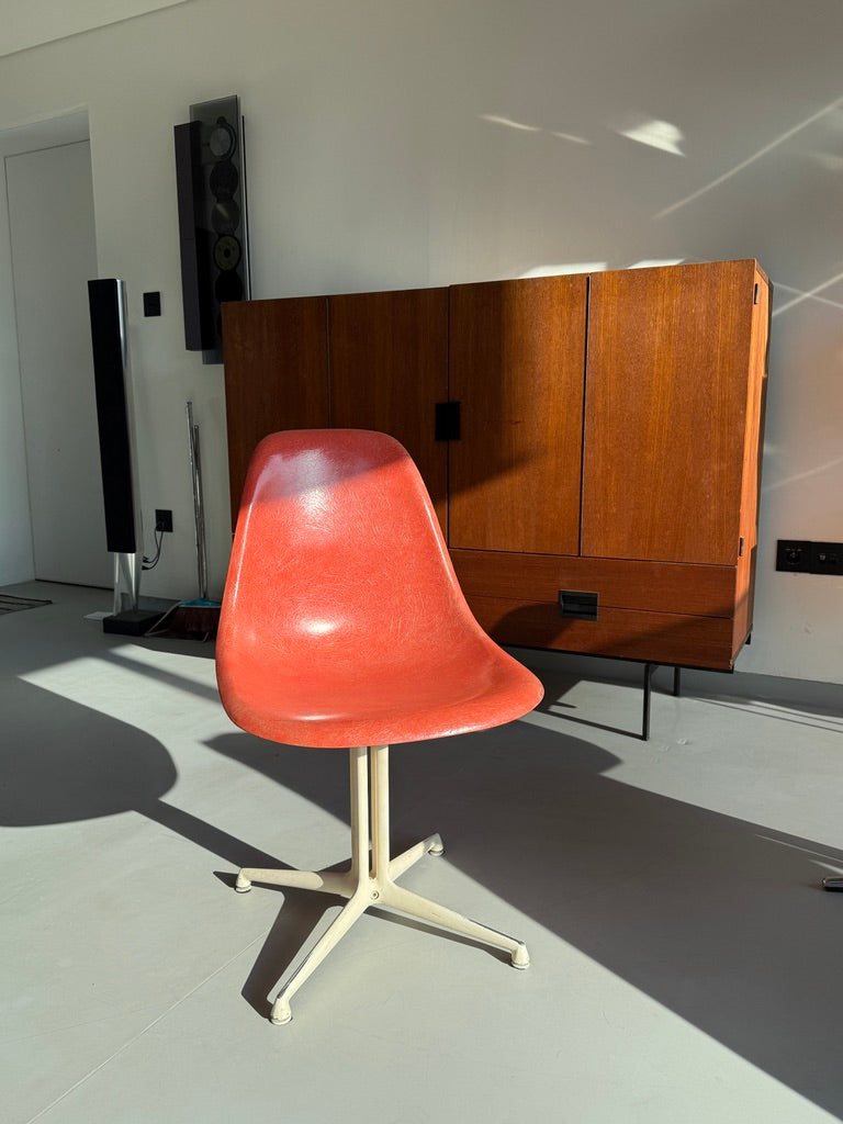 La Fonda by H. Miller & Vitra/ Eames chair