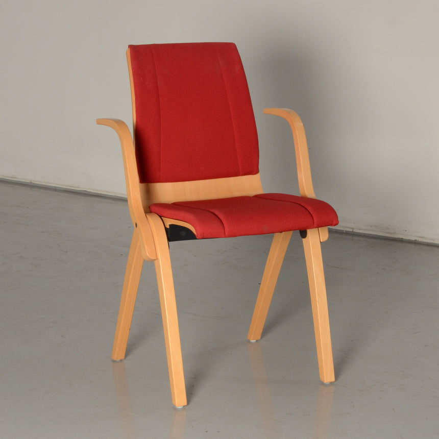 HAG 수직적립 의자