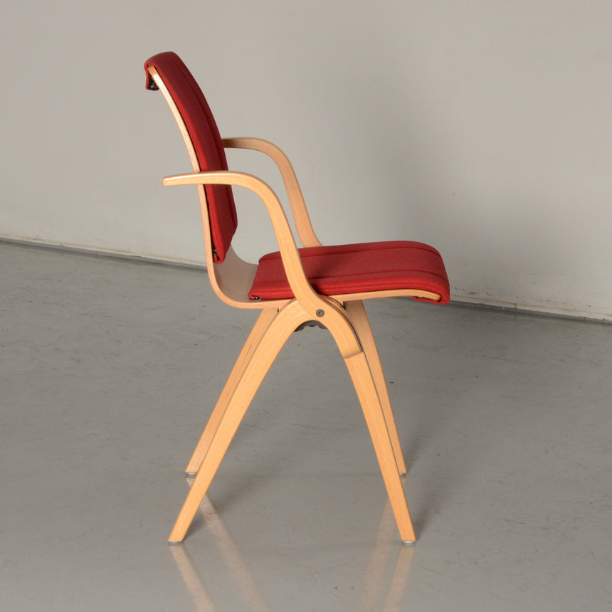 HAG 수직적립 의자