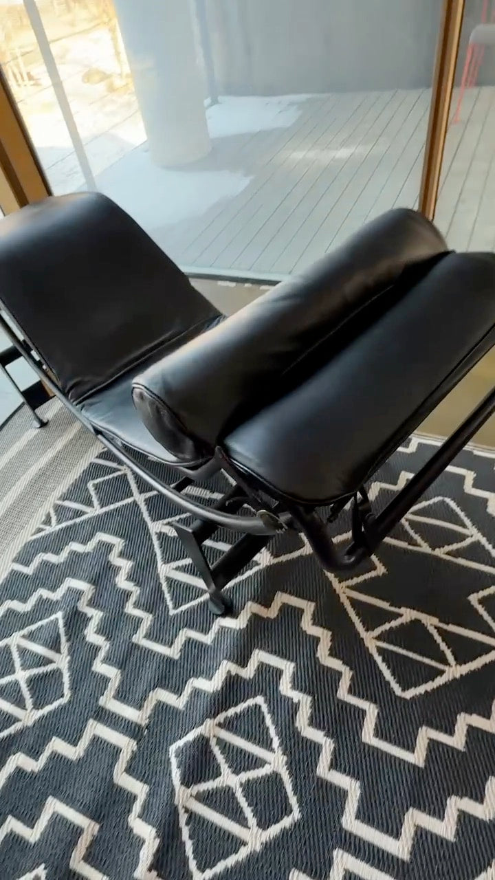 Cassina LC4 black