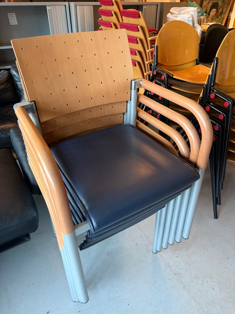 블루 가죽 arm chair by Wiesner Hager