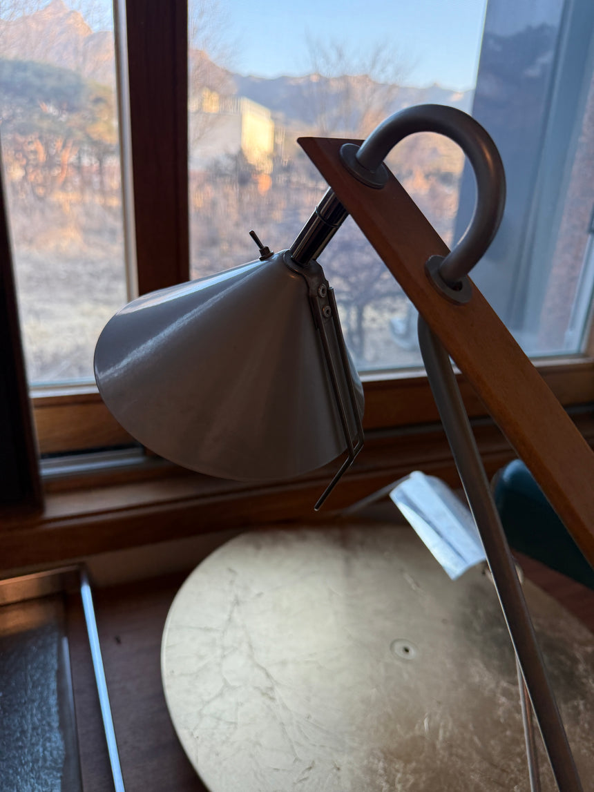 Bjorklund floor lamp: Prolog