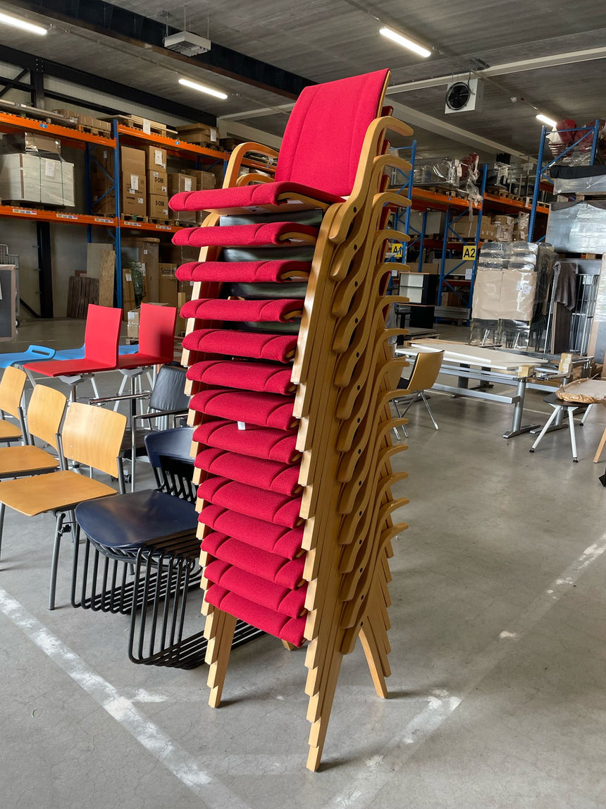 HAG 수직적립 의자