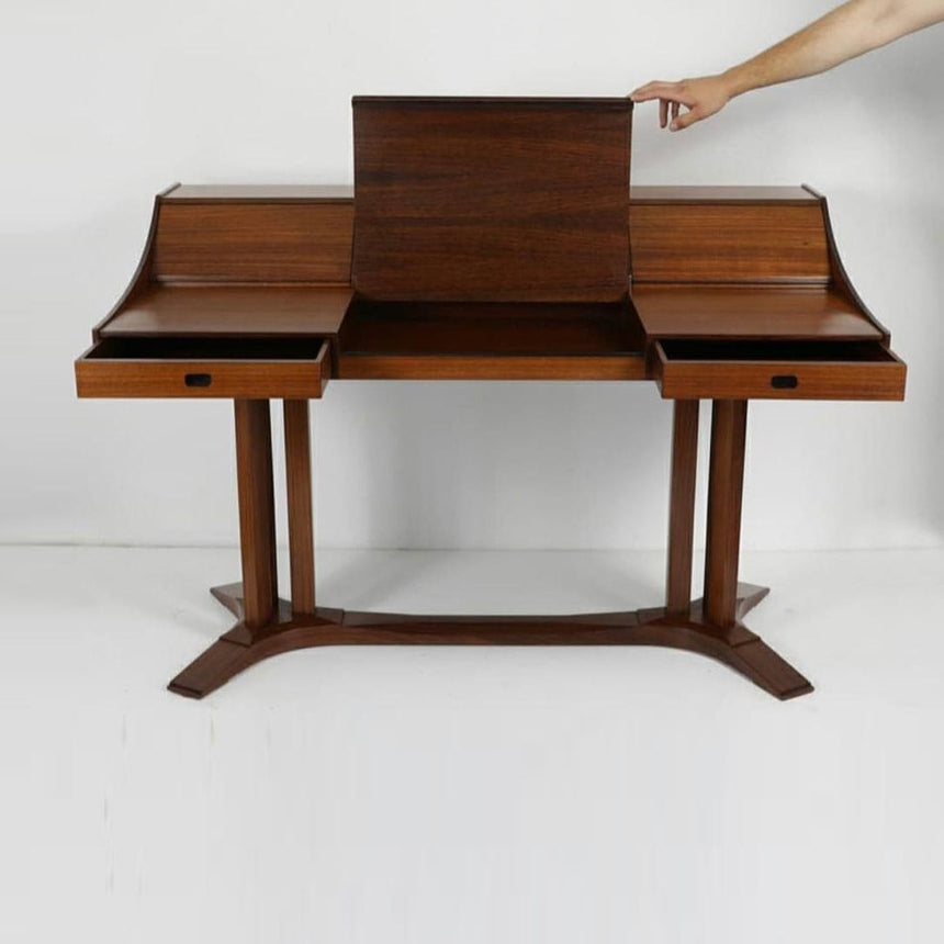 reception desk by Moretti