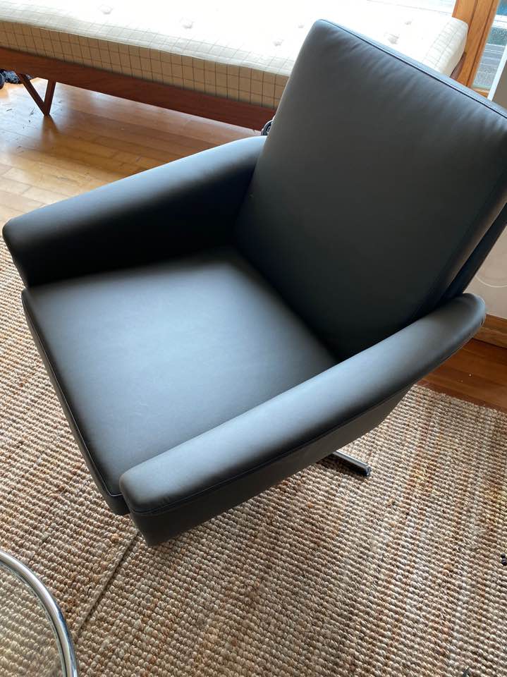 3-seat sofa & swivel Chair Set